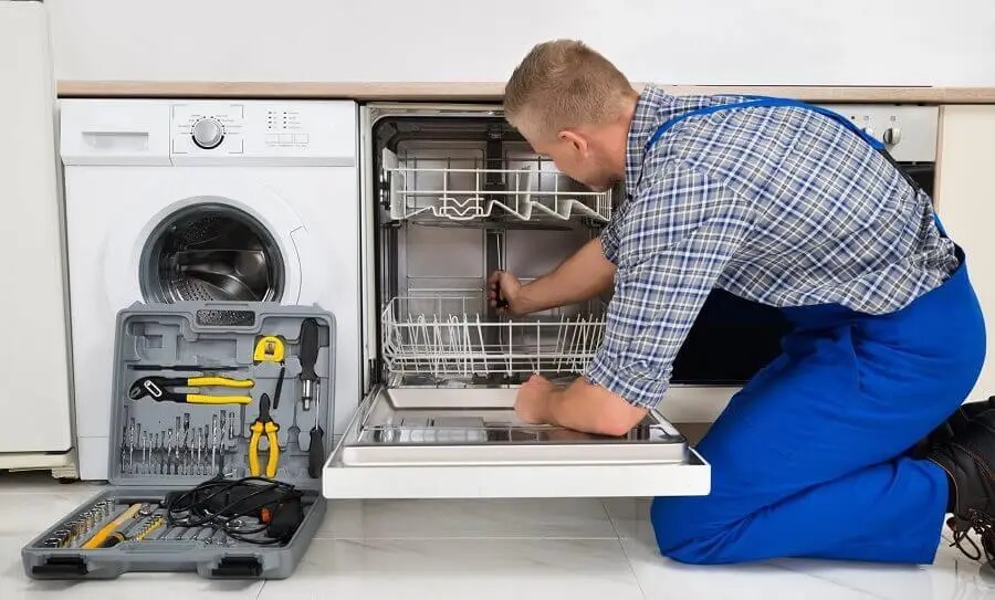 Ferizli İmmergas servisi teknisyen ekibi beyaz eşya tamiri yaparken